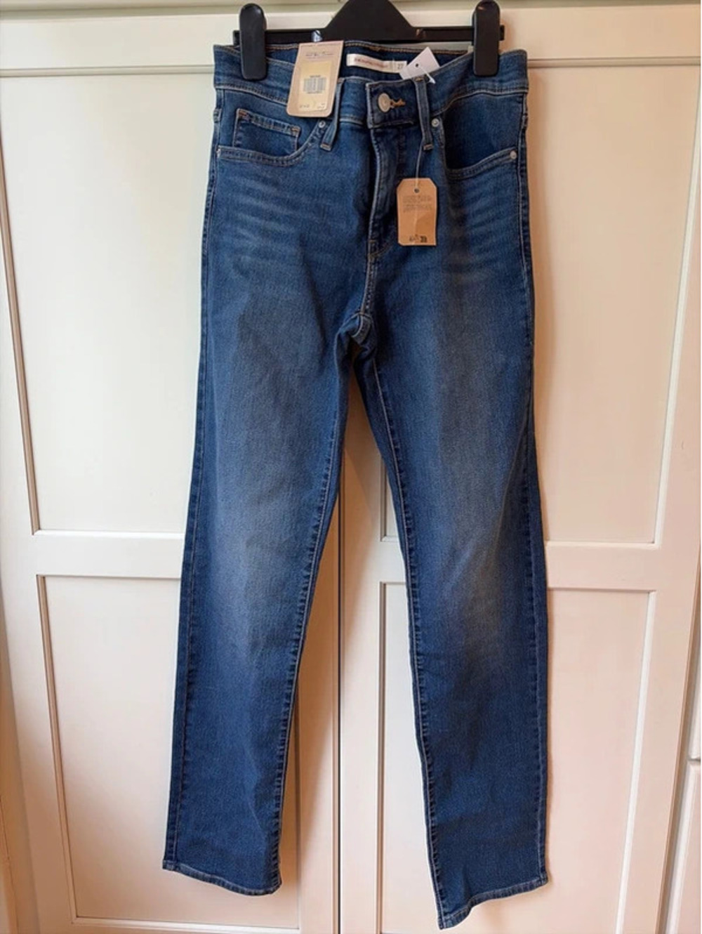 NWT Levi’s 314 Shaping Straight Jeans Women’s 27x32 Medium Wash